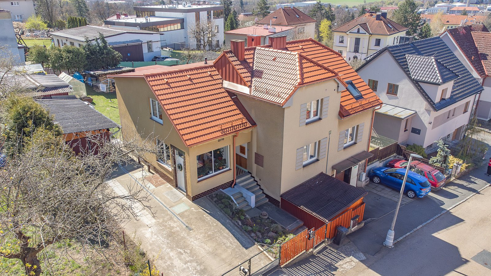 Prodej domu 300 m² s pozemkem 788 m² – fotografie 2