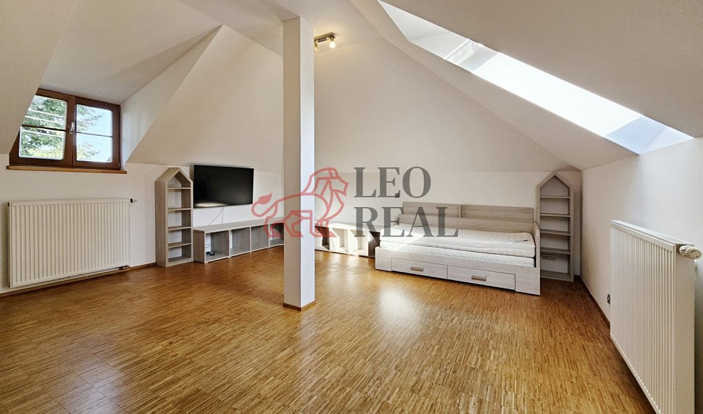 Prodej domu 316 m² s pozemkem 1 751 m², Kamenice – náhled fotky 33