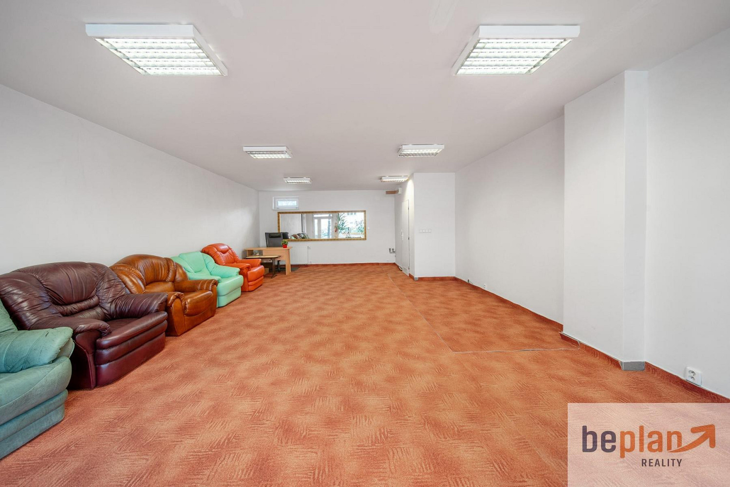 Pronájem obchodních prostor 58 m² – fotografie 2