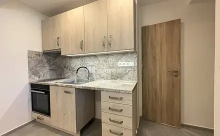 Pronájem bytu 1+kk 25 m², Bří. Mrštíků, Břeclav