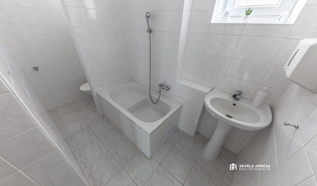 Prodej nájemního domu, činžáku 600 m², Vimperk – náhled fotky 16
