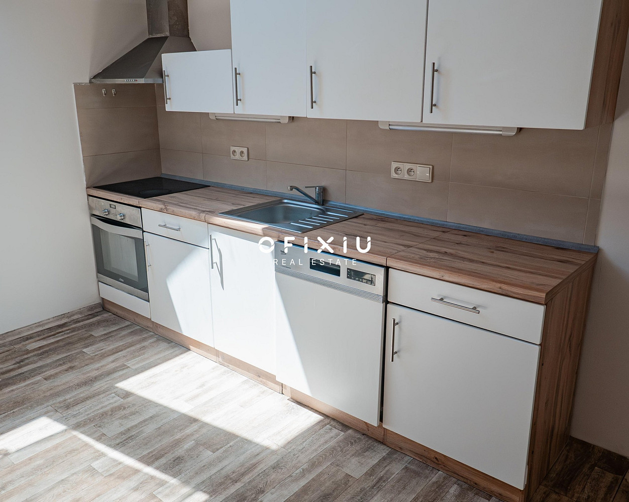 Pronájem bytu 2+kk 64 m² – fotografie 2