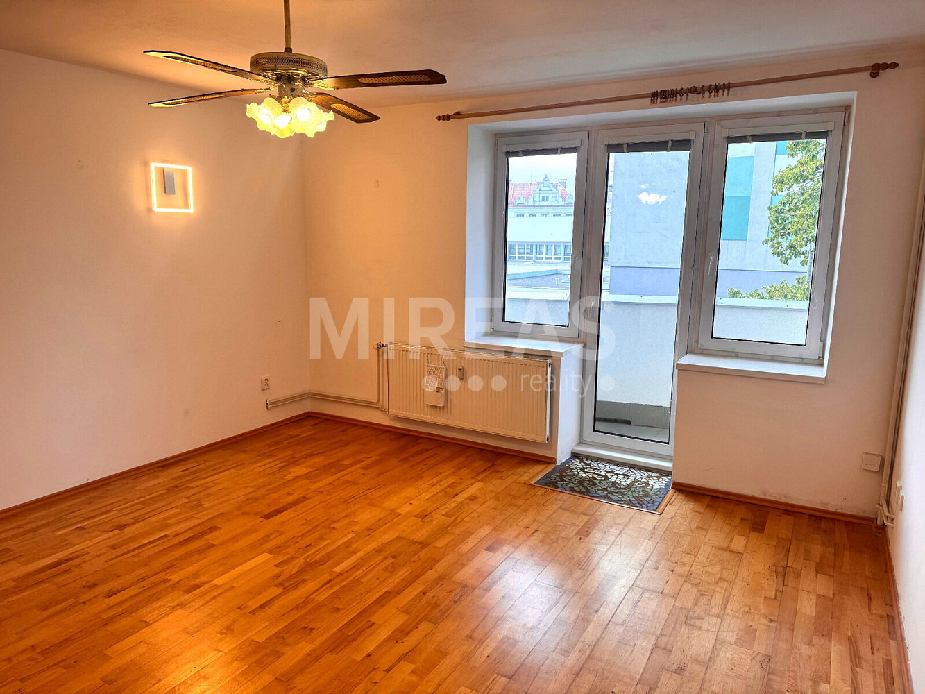 Pronájem bytu 2+1 74 m² – fotografie 3