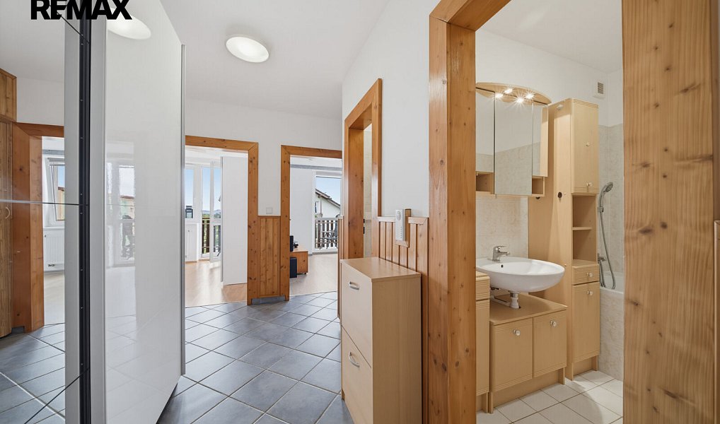 Prodej bytu 2+1 69 m², Nová Role – náhled fotky 34
