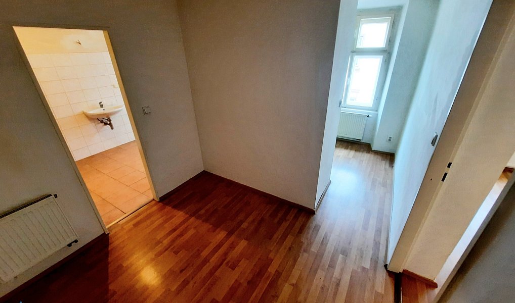 Pronájem bytu 2+1 60 m², Hostinné – náhled fotky 2