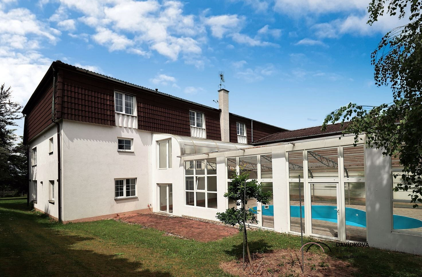 Prodej domu 1 085 m² s pozemkem 2 112 m²