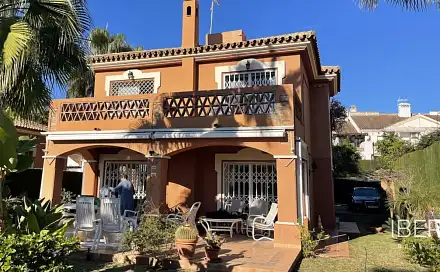 Prodej domu 230 m² s pozemkem 586 m², Estepona, Španělsko