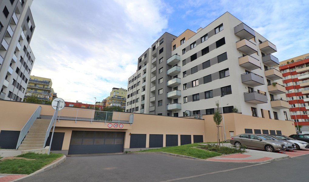 Pronájem bytu 2+kk 45 m², Praha – náhled fotky 2