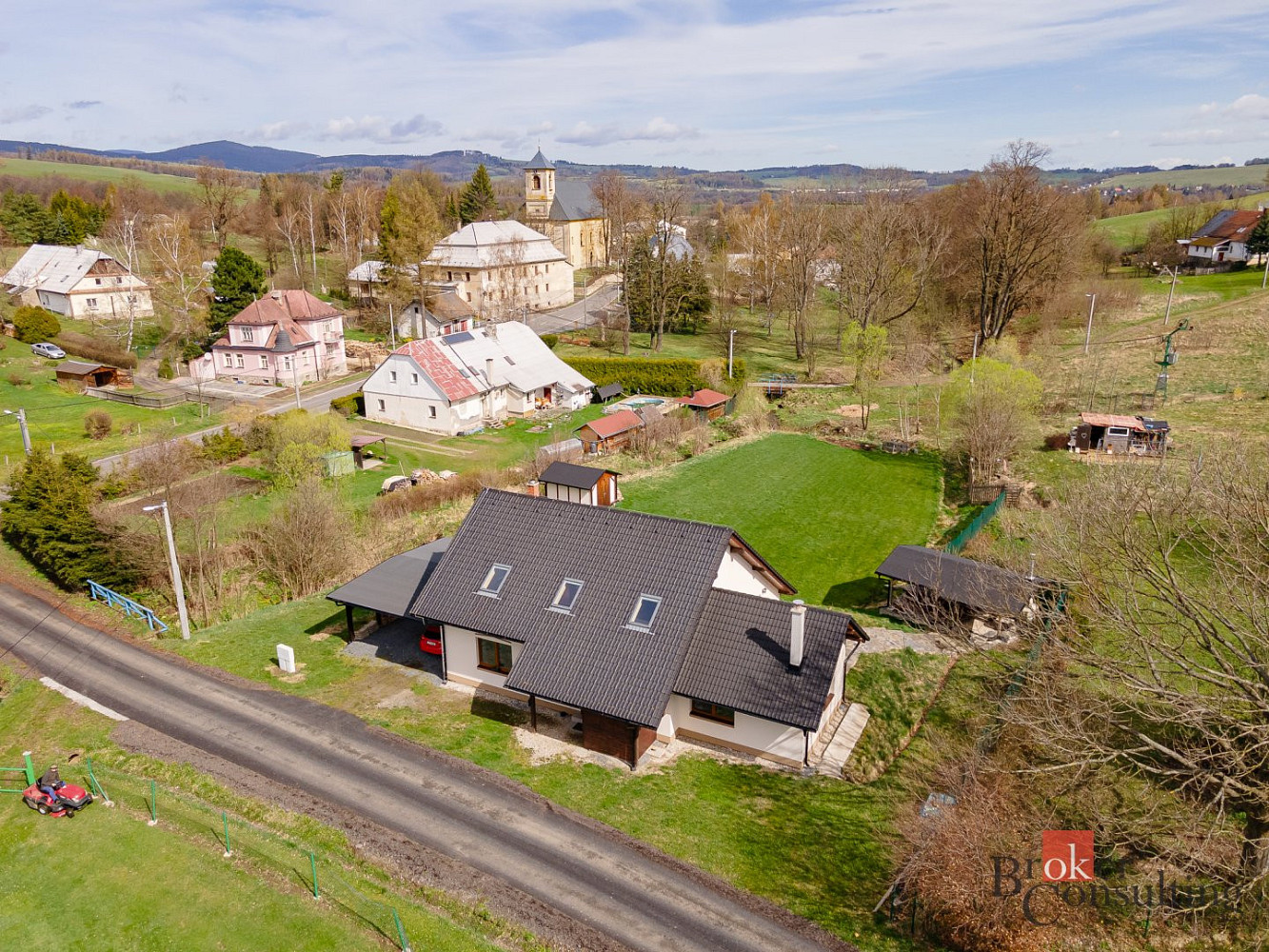 Prodej domu 261 m² s pozemkem 1 916 m²