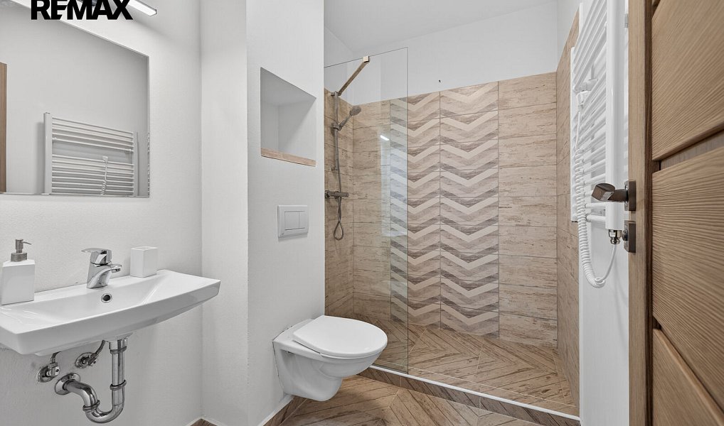 Prodej ubytovacího objektu 1 978 m², Jeseník – náhled fotky 10
