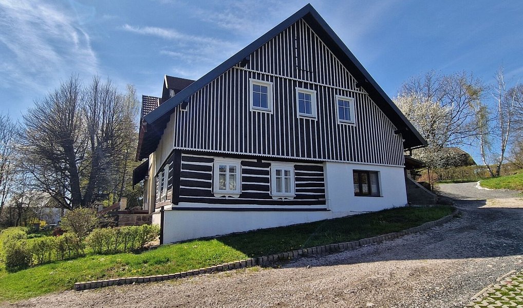 Prodej ubytovacího objektu 316 m², Benešov u Semil – náhled fotky 30