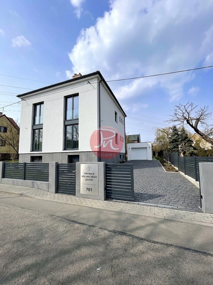 Pronájem domu 230 m² s pozemkem 673 m²
