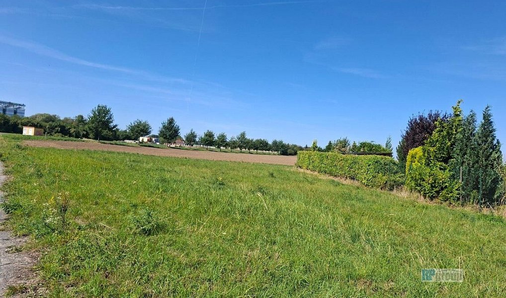 Prodej stavebního pozemku 1 015 m², Sluštice – náhled fotky 5