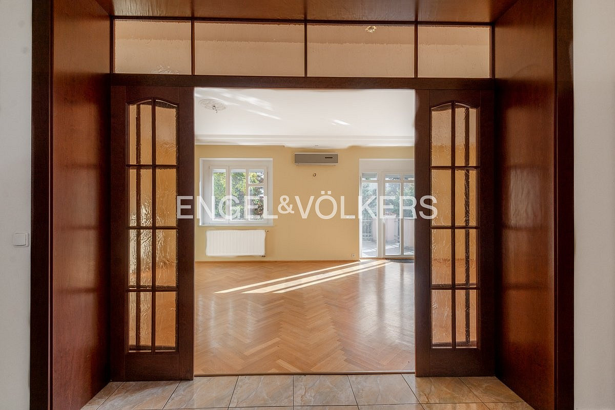Pronájem domu 560 m² s pozemkem 700 m²