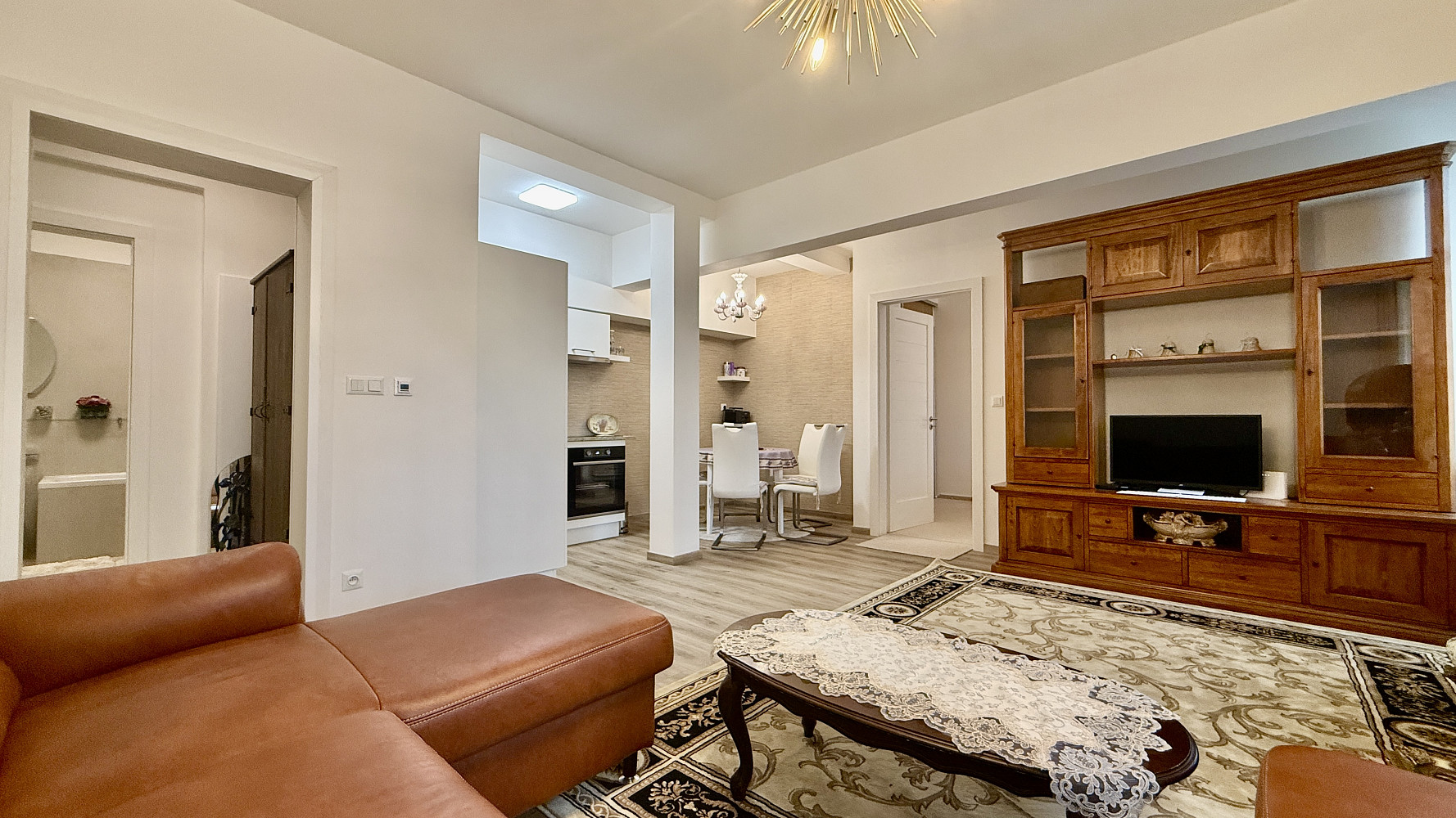 Pronájem bytu 2+kk 65 m² – fotografie 2
