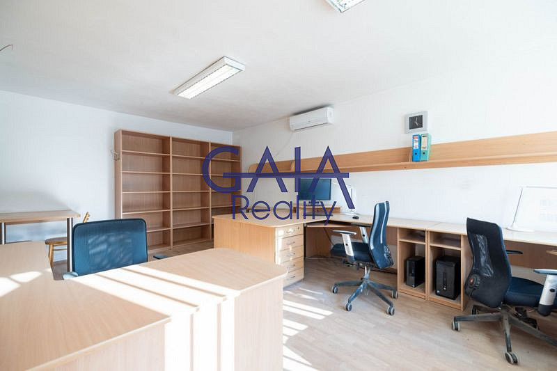 Prodej kanceláře 692 m² – fotografie 2