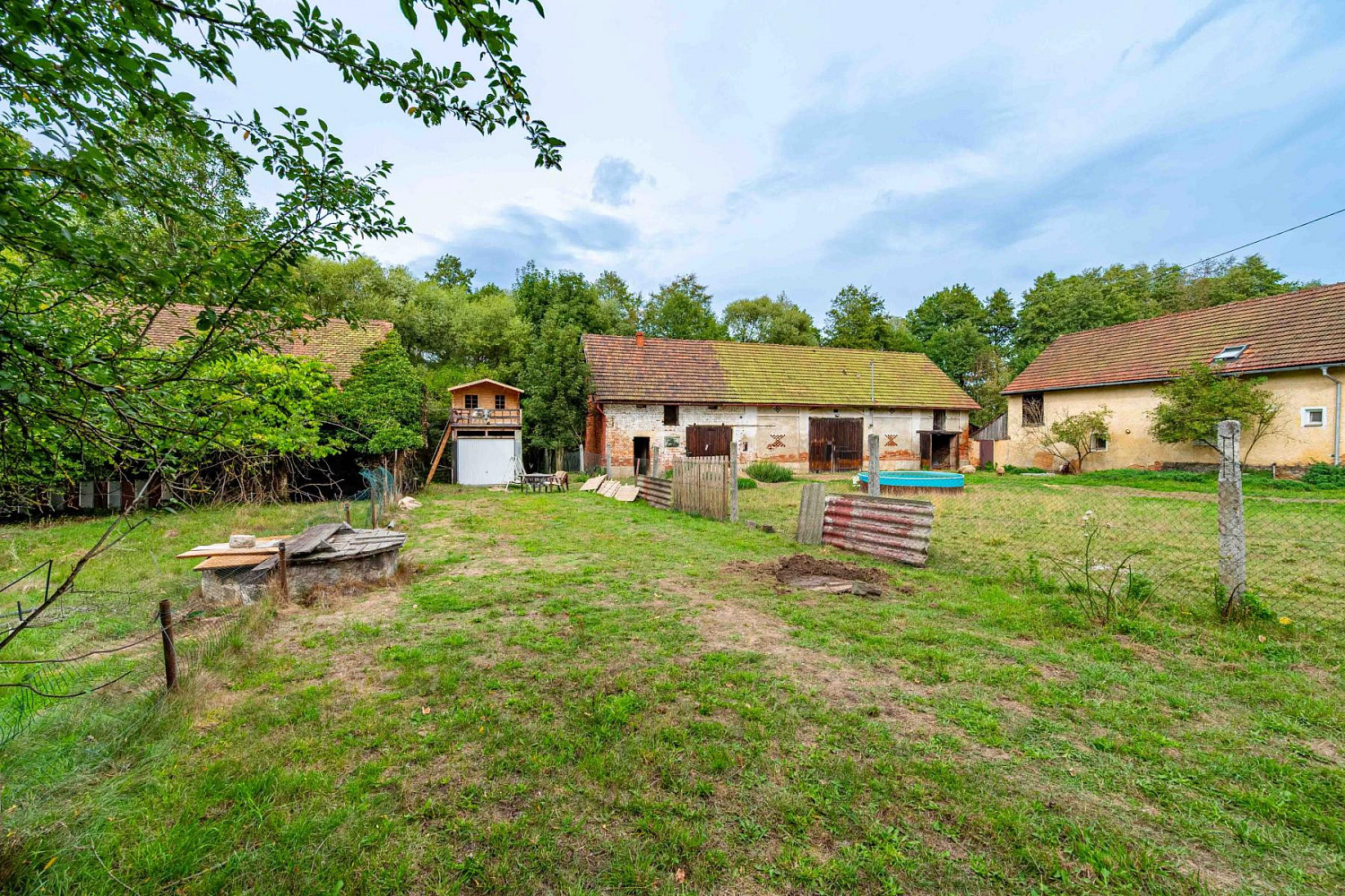 Prodej stavebního pozemku 411 m² – fotografie 2