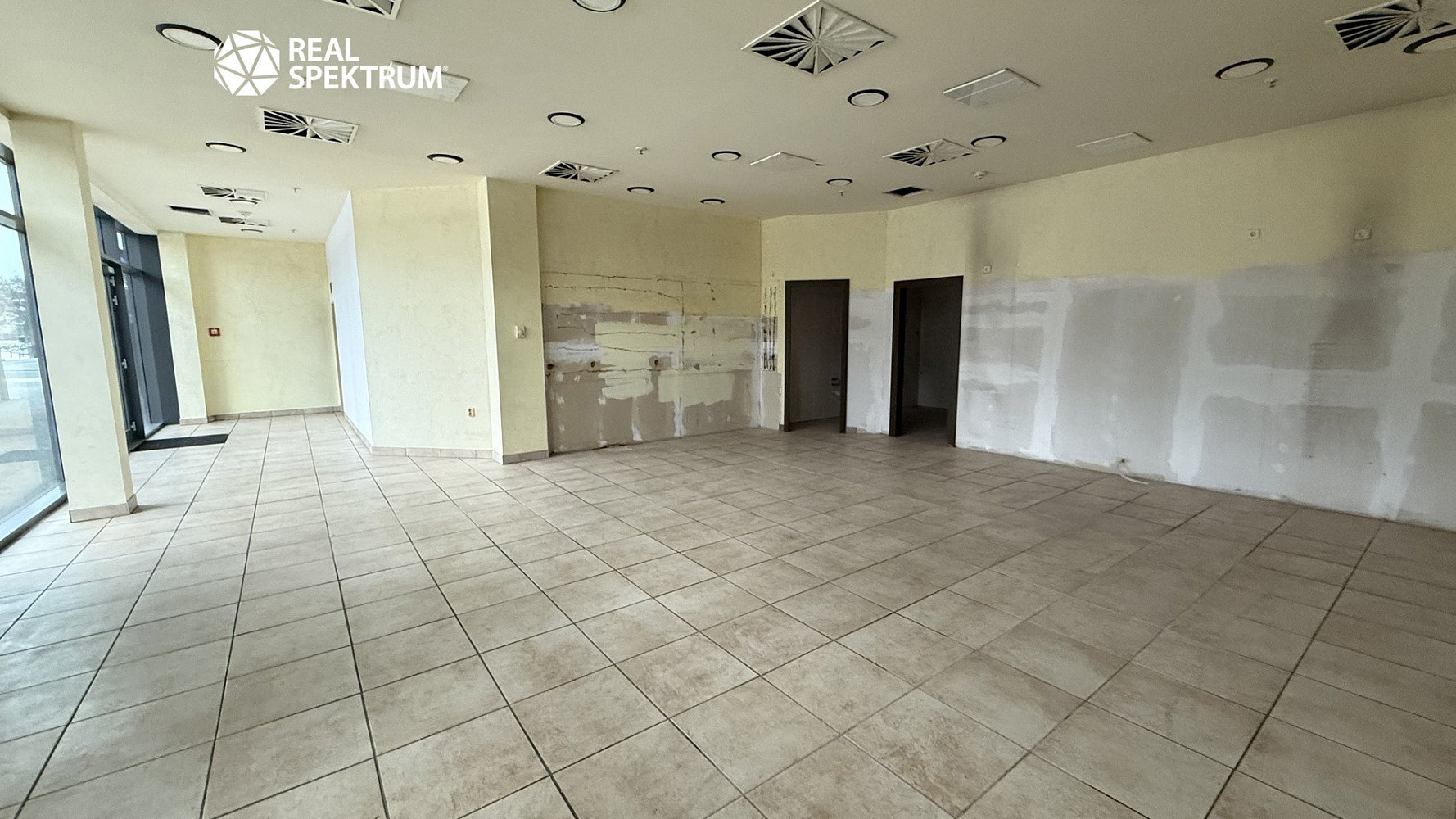 Pronájem obchodních prostor 177 m²