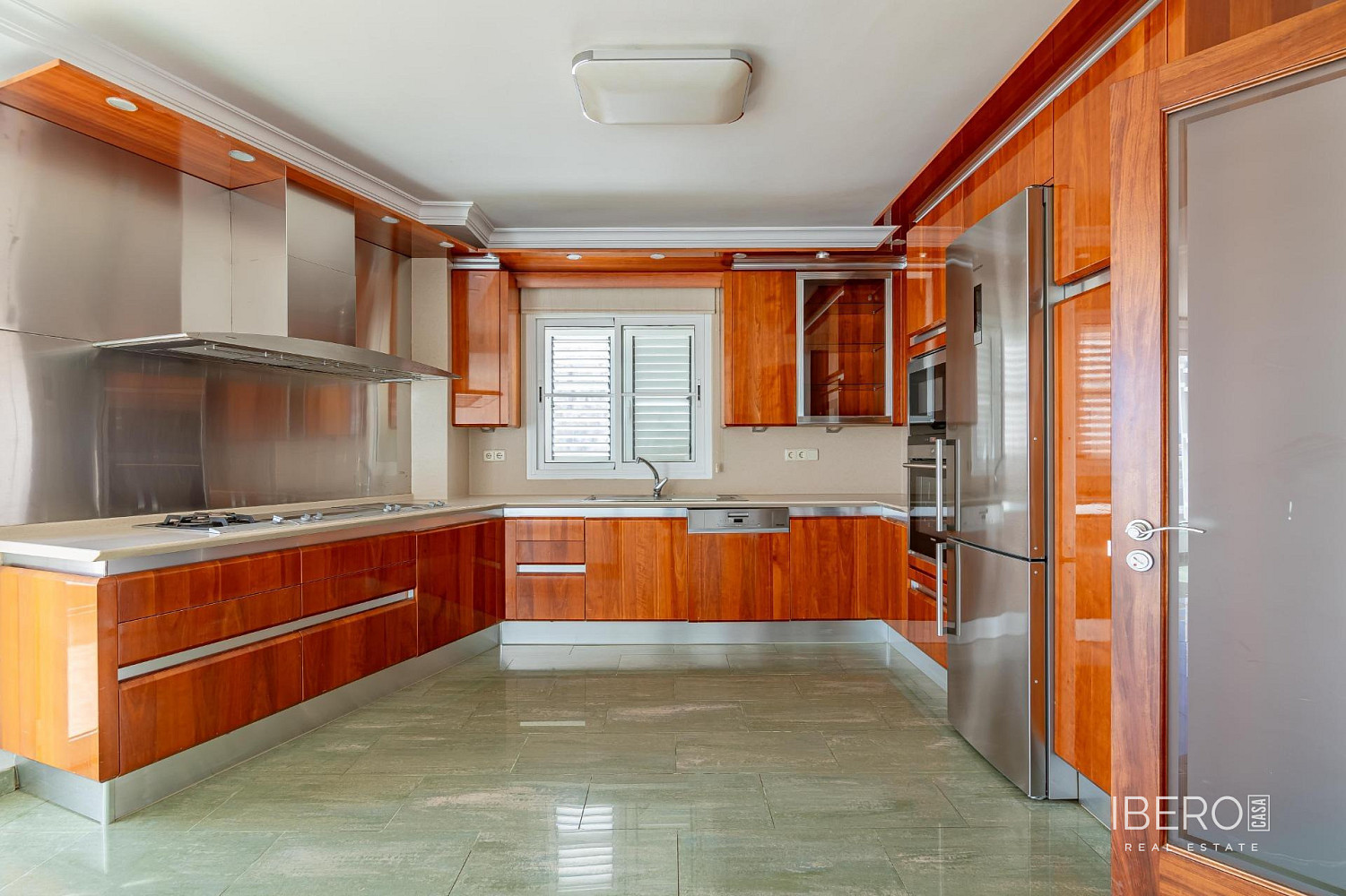 Prodej domu 561 m² s pozemkem 561 m² — photo 2