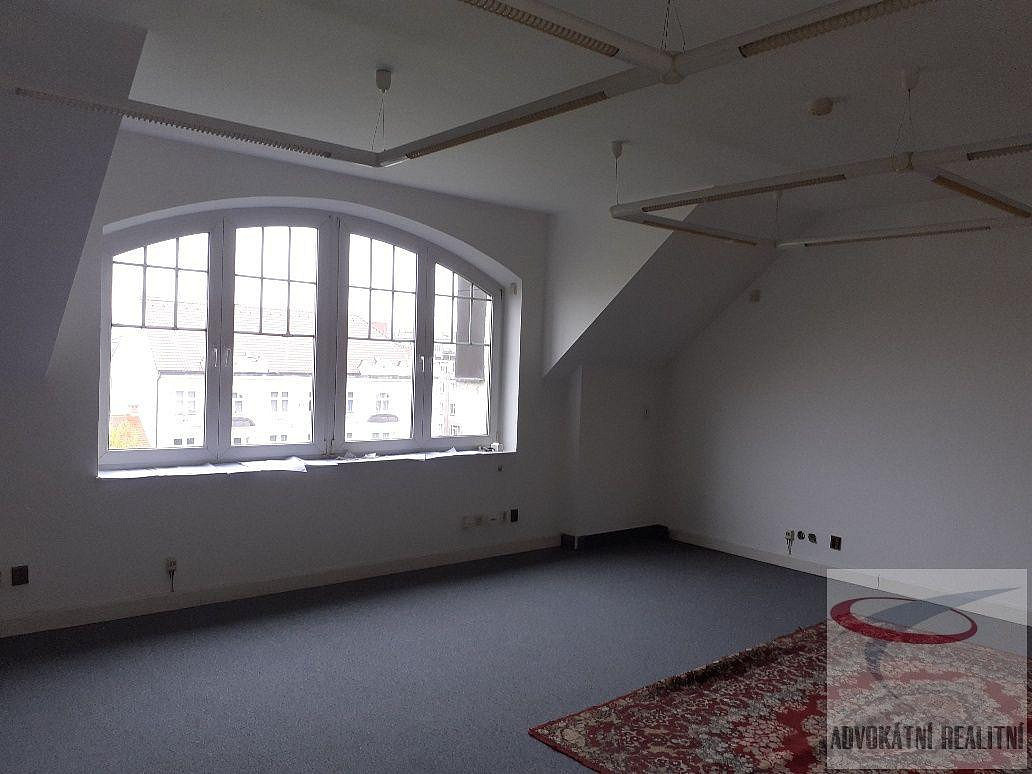 Pronájem kanceláře 55 m² — photo 2