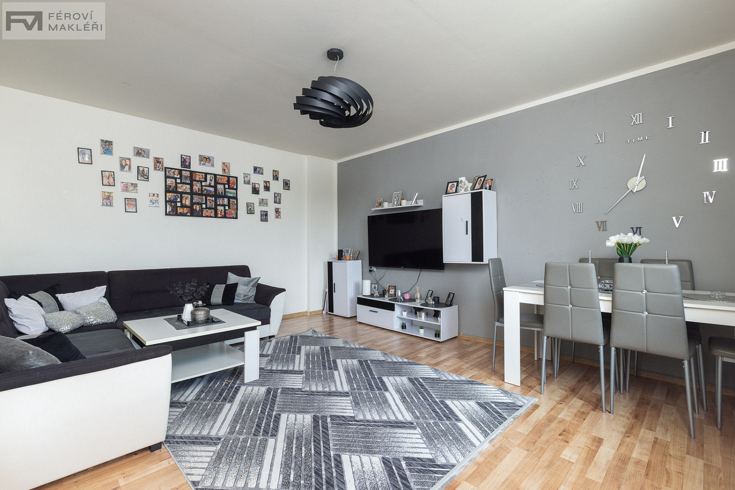 Prodej nájemního domu, činžáku 304 m² — photo 2