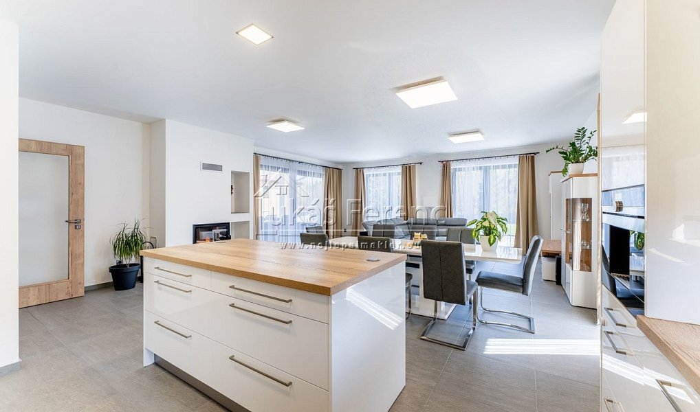 Prodej domu 221 m² s pozemkem 1 950 m², Unhošť – náhled fotky 11