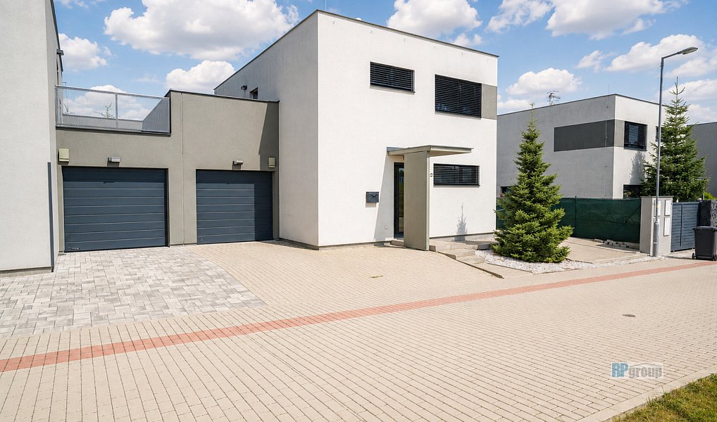 Prodej domu 146 m² s pozemkem 376 m², Praha – náhled fotky 2