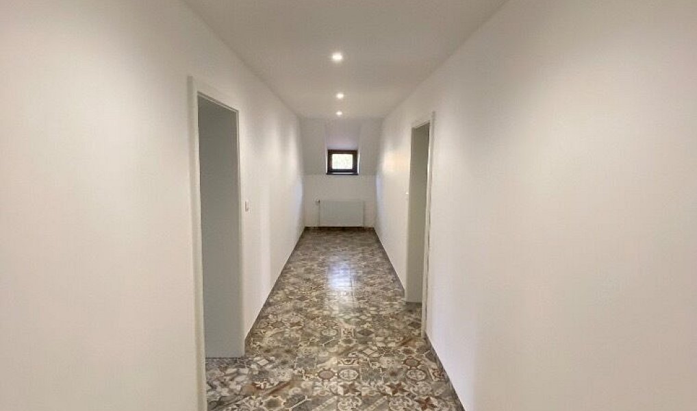 Prodej ubytovacího objektu 486 m², Dalovice – náhled fotky 10