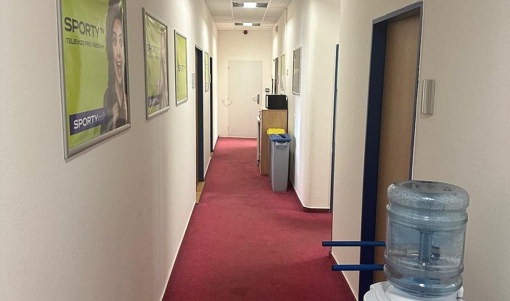 Pronájem kanceláře 178 m², Praha – náhled fotky 2