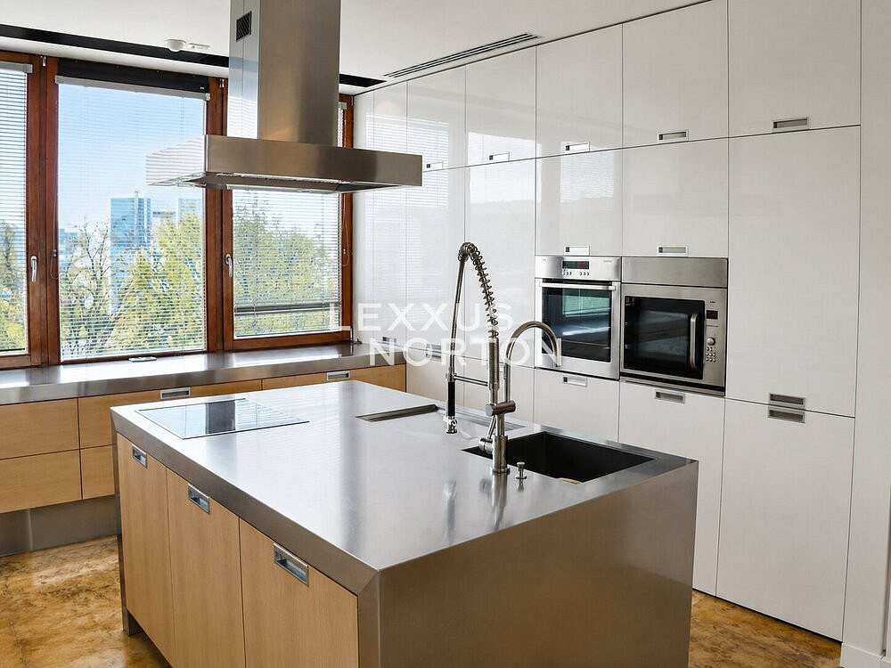 Pronájem bytu 4+kk 140 m² — photo 3