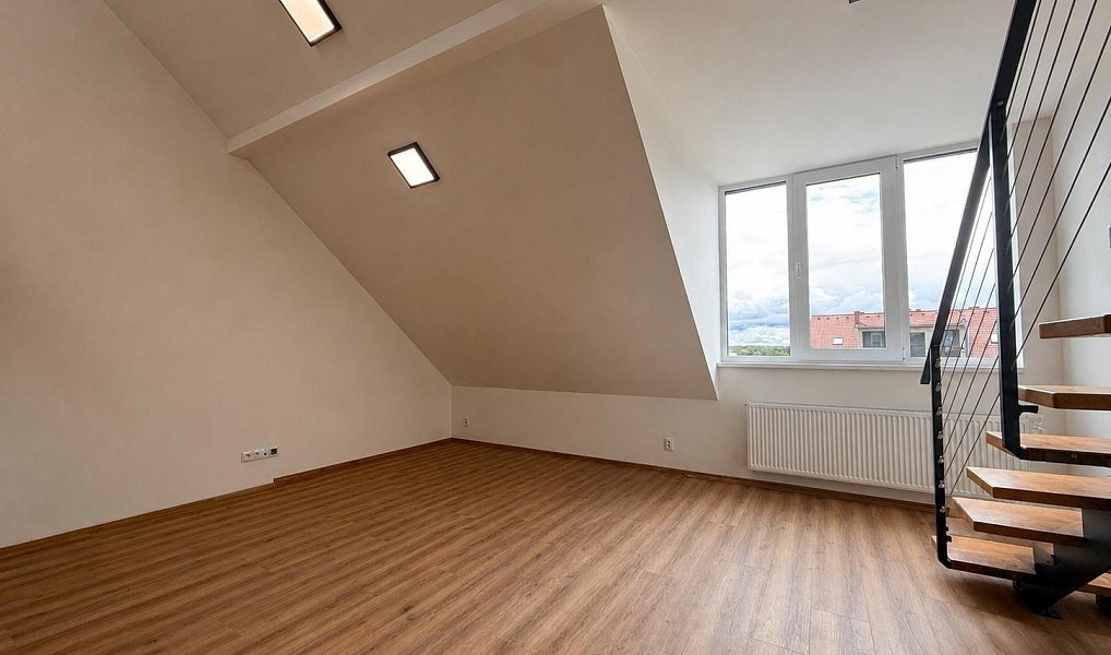 Pronájem bytu 1+kk 54 m², Úherce – náhled fotky 3