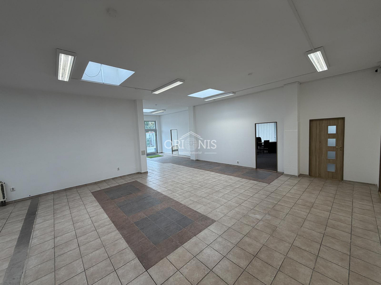 Pronájem obchodních prostor 217 m² – fotografie 3