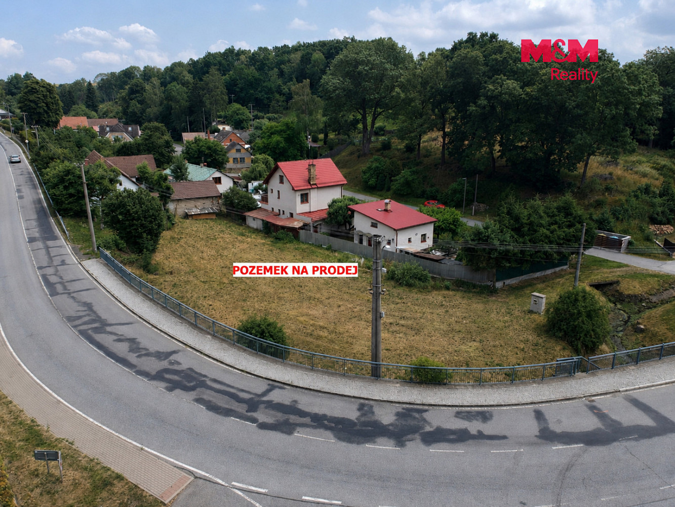 Prodej stavebního pozemku 980 m² — photo 2