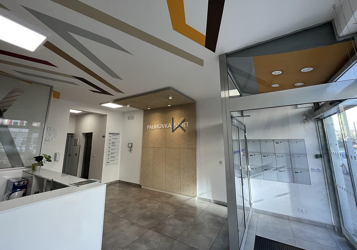 Pronájem kanceláře 270 m² – fotografie 2