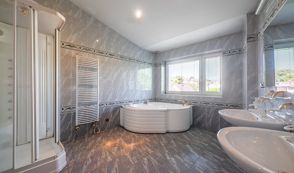 Prodej domu 1 032 m² s pozemkem 2 429 m², Zlín – náhled fotky 27