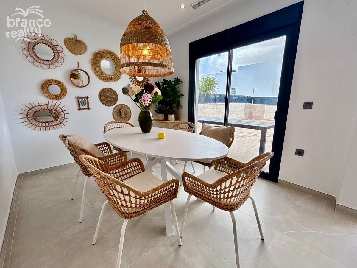 Prodej domu 215 m² s pozemkem 218 m² – pohled 5
