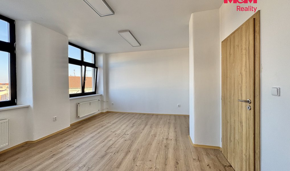 Pronájem kanceláře 57 m², Mělník – náhled fotky 2