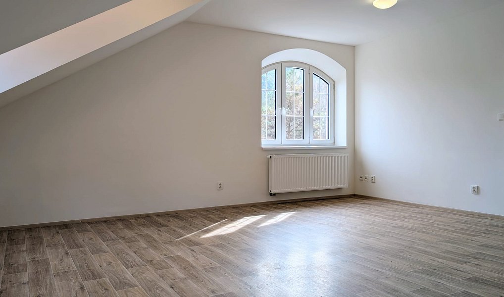 Pronájem bytu 4+kk 116 m², Peruc – náhled fotky 2