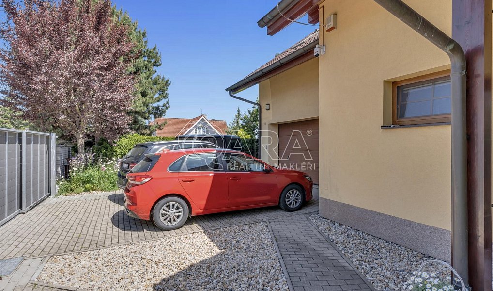 Prodej domu 255 m² s pozemkem 775 m², Šestajovice – náhled fotky 9