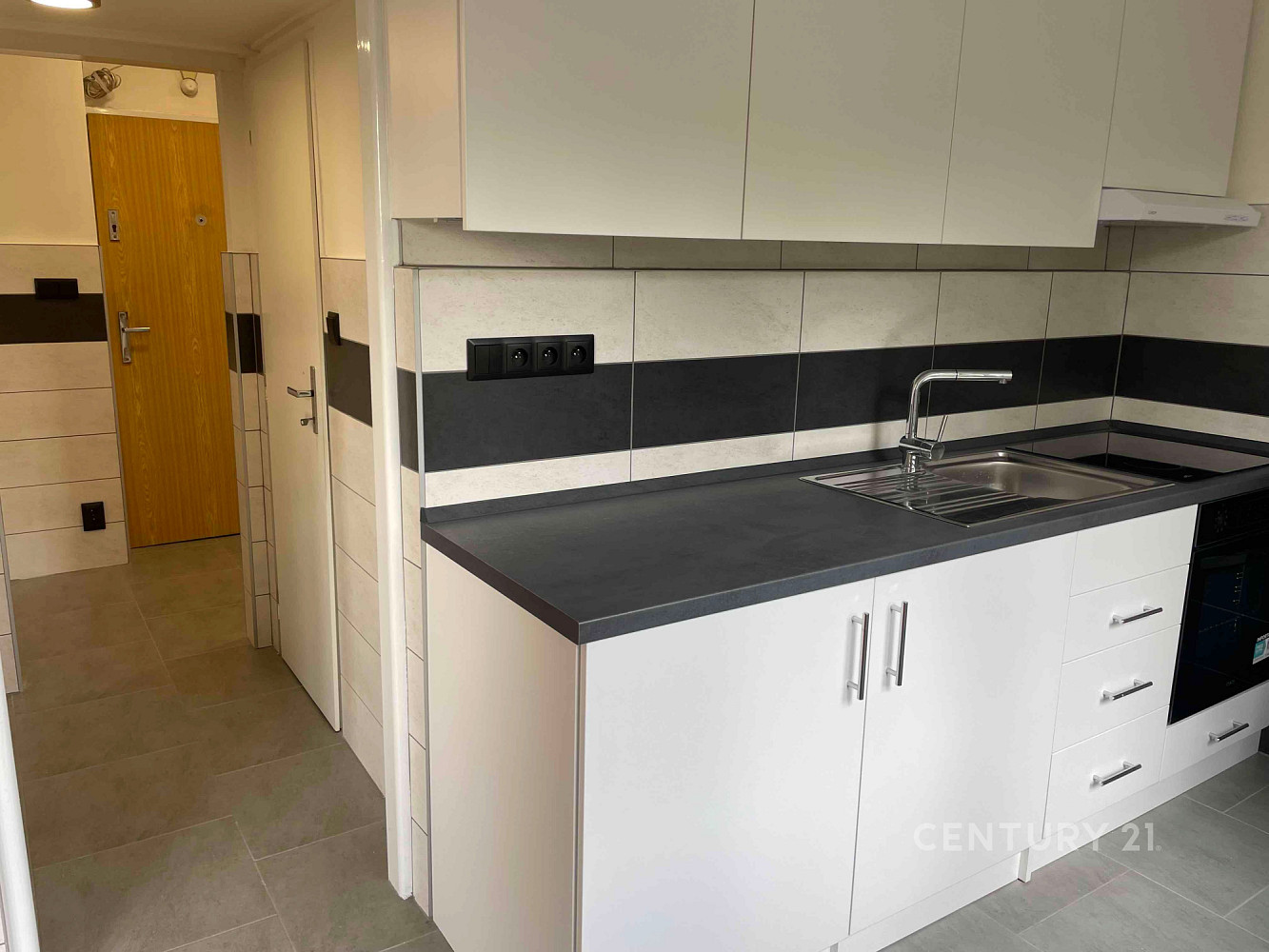 Pronájem bytu 1+1 38 m² – fotografie 2
