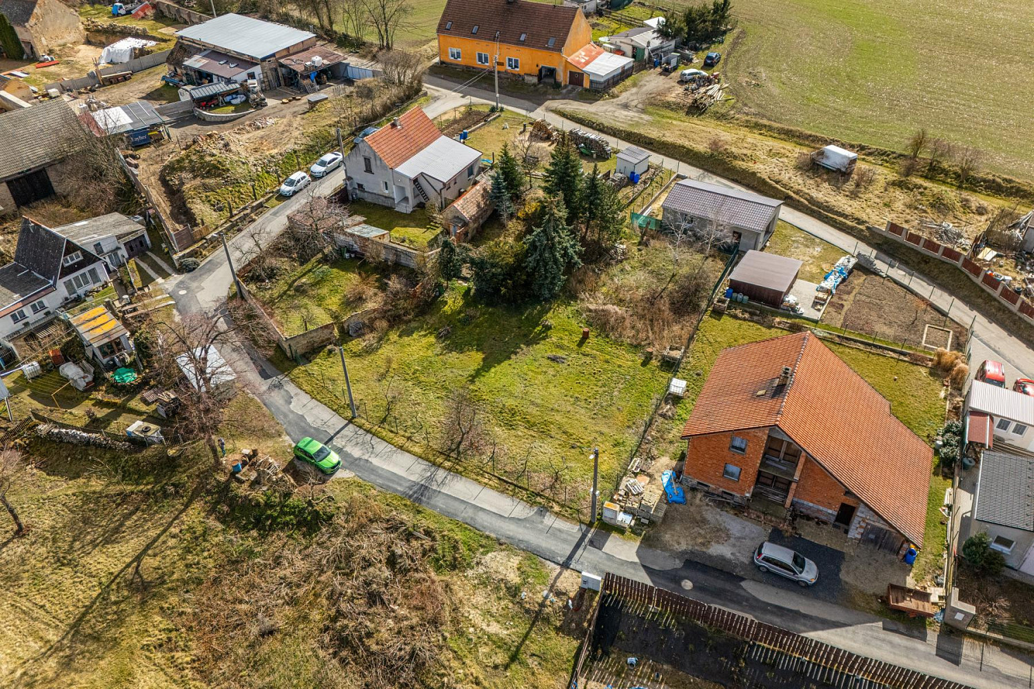 Prodej stavebního pozemku 946 m² — photo 2
