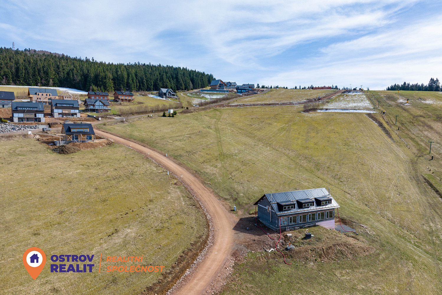 Prodej stavebního pozemku 1 077 m² – fotografie 2
