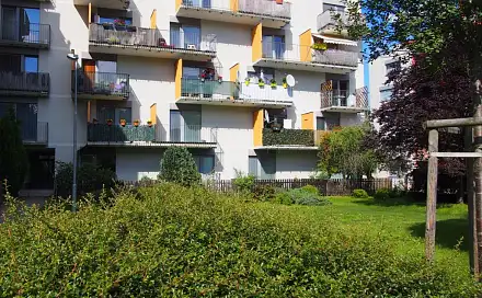 Dlouhodobý pronájem parkovacího stání v rezidenčním bytovém komplexu - dolní centrum města Liberce, Hedvábná, Liberec - Liberec VI-Rochlice