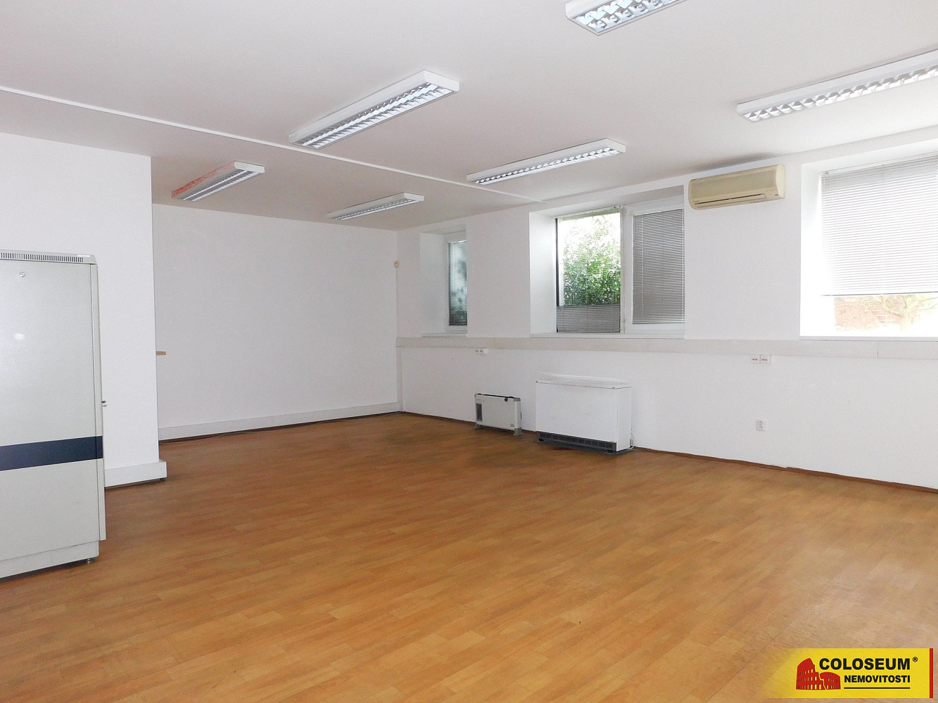 Pronájem kanceláře 462 m² – fotografie 2
