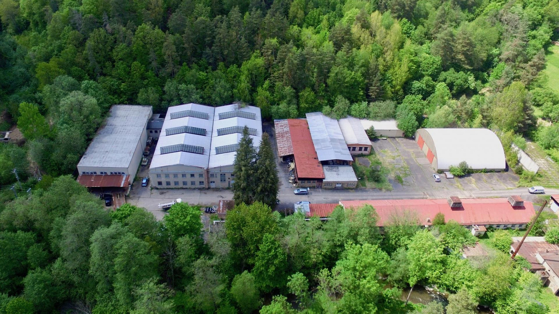 Prodej výrobních prostor 3 000 m² – fotografie 2
