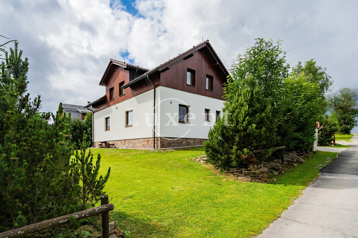 Prodej ubytovacího objektu 203 m²