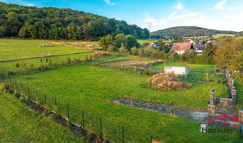 Prodej stavebního pozemku 1 950 m², Chuderov – náhled fotky 2