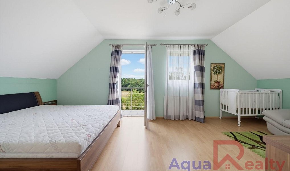 Prodej domu 206 m² s pozemkem 907 m², Nová Role – náhled fotky 21
