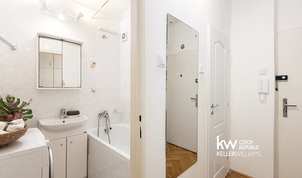 Prodej bytu 1+kk 28 m², Praha – náhled fotky 3