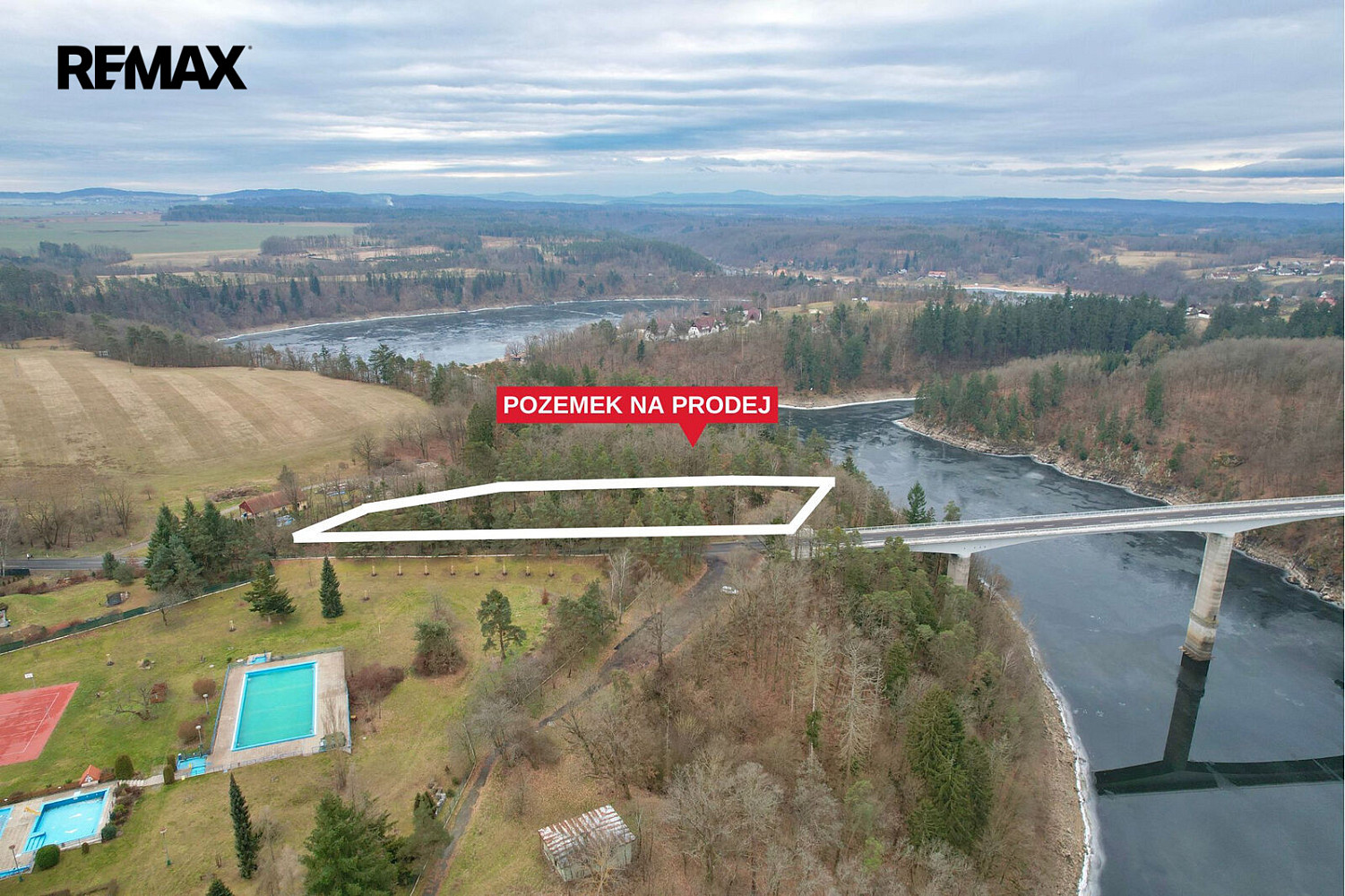 Prodej komerčního pozemku 2 467 m²